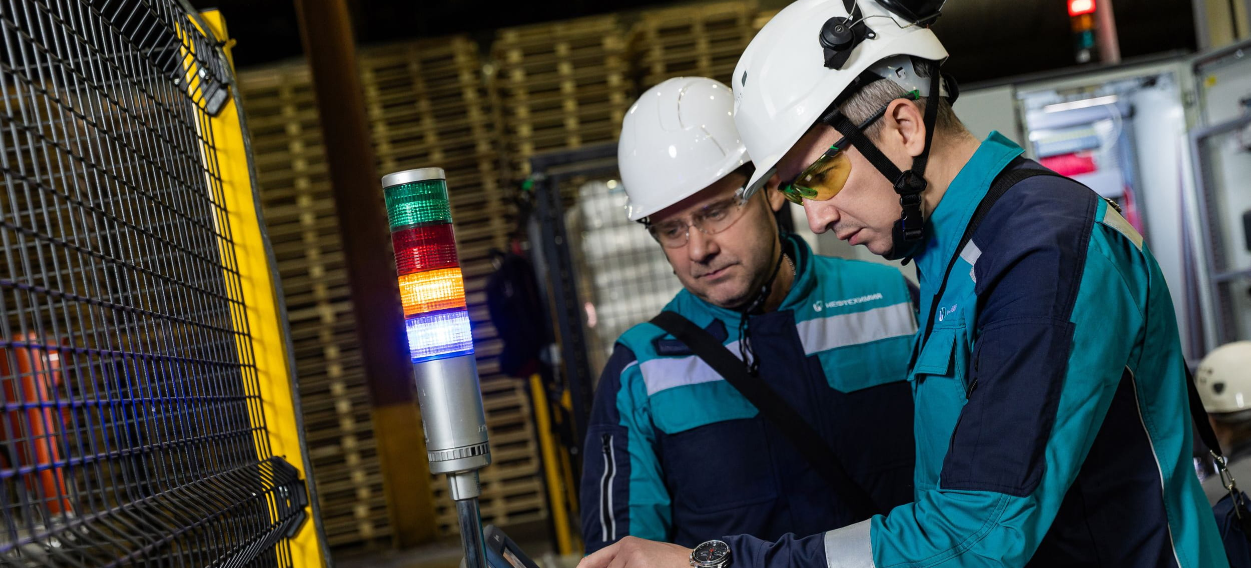 Employees of the NPP Neftekhimiya at work
